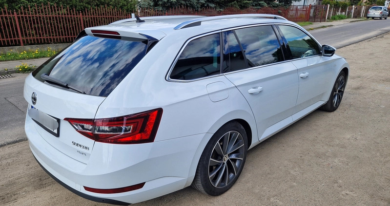 Skoda Superb cena 110700 przebieg: 221000, rok produkcji 2018 z Włocławek małe 106